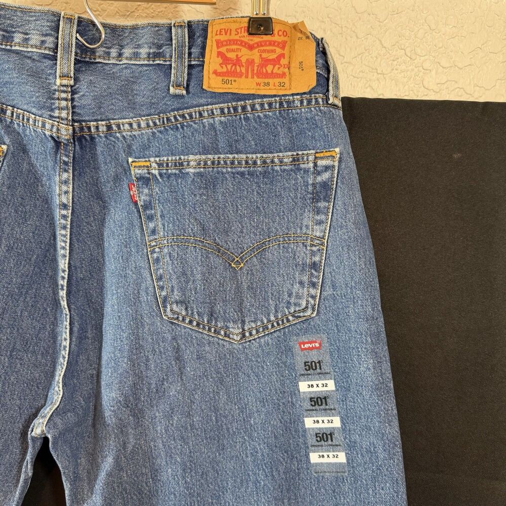 Levi's 501 Original Fit Men's Jeans 38x32 Medium Wash Blue Button Fly NWT